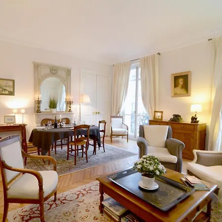 Champs Elysees Apartment