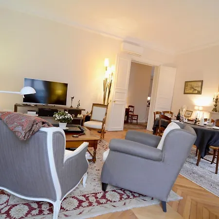 Apartment Champs Elysees Paris